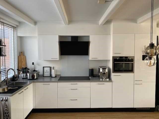 Keuken met apparatuur - afbeelding 1 van  22
