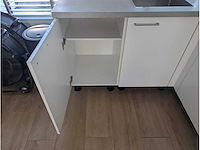 Keuken met apparatuur - afbeelding 20 van  22
