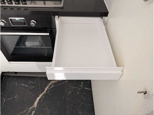 Keuken met apparatuur - afbeelding 2 van  11