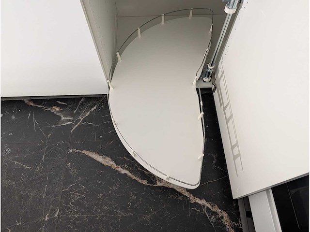 Keuken met apparatuur - afbeelding 3 van  11