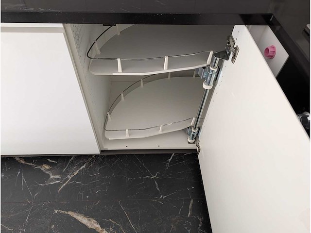 Keuken met apparatuur - afbeelding 5 van  11