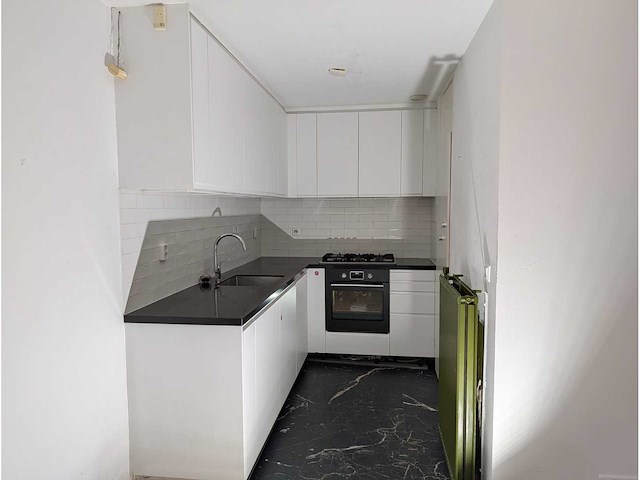 Keuken met apparatuur - afbeelding 1 van  11