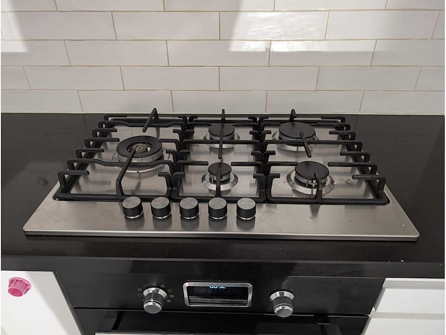 Keuken met apparatuur - afbeelding 8 van  11