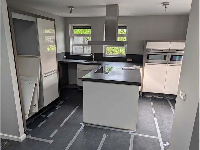Keuken met apparatuur - afbeelding 1 van  4