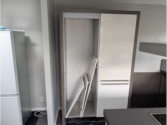 Keuken met apparatuur - afbeelding 4 van  4