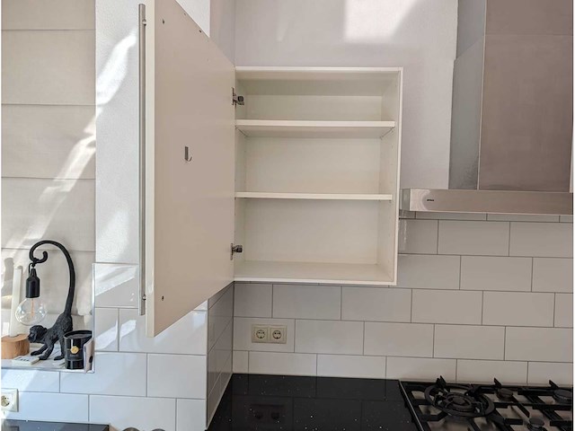 Keuken met apparatuur - afbeelding 7 van  23