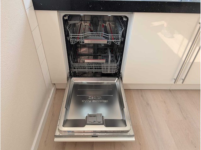 Keuken met apparatuur - afbeelding 17 van  23