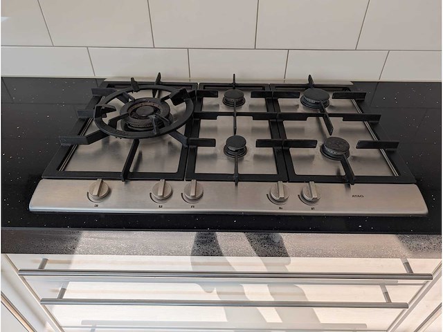Keuken met apparatuur - afbeelding 19 van  23