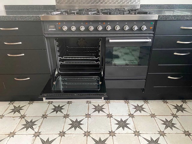 Keuken met apparatuur - afbeelding 2 van  26