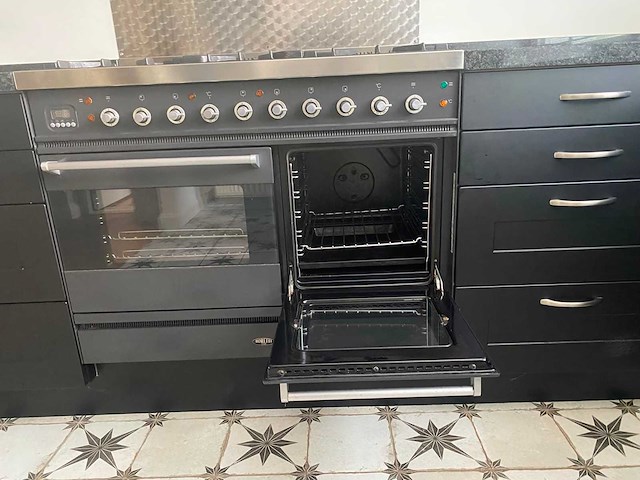 Keuken met apparatuur - afbeelding 3 van  26