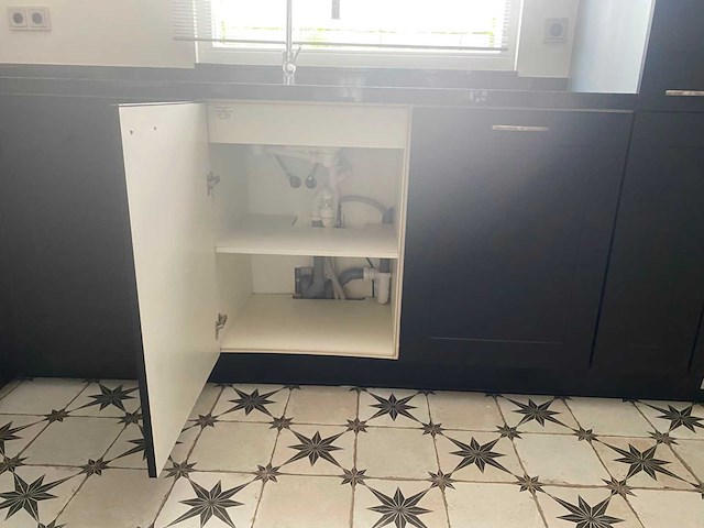 Keuken met apparatuur - afbeelding 7 van  26