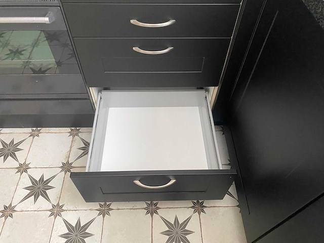 Keuken met apparatuur - afbeelding 9 van  26