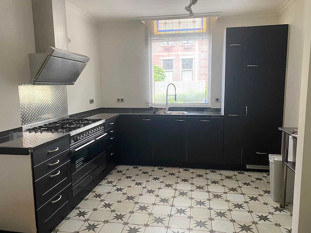 Keuken met apparatuur - afbeelding 1 van  26
