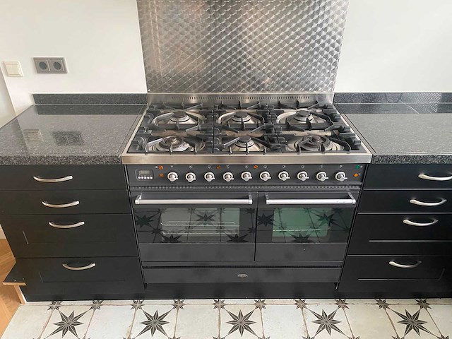 Keuken met apparatuur - afbeelding 24 van  26
