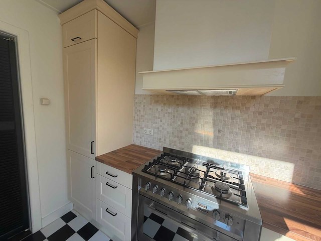 Keuken met apparatuur - afbeelding 6 van  6