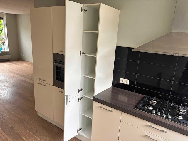 Keuken met apparatuur - afbeelding 2 van  23