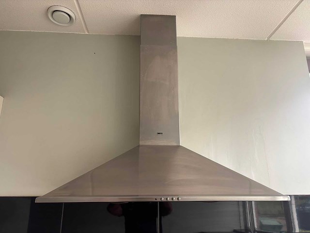 Keuken met apparatuur - afbeelding 4 van  23