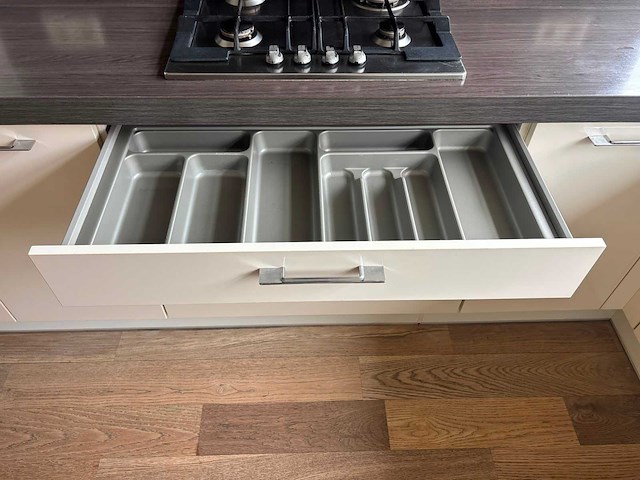 Keuken met apparatuur - afbeelding 7 van  23