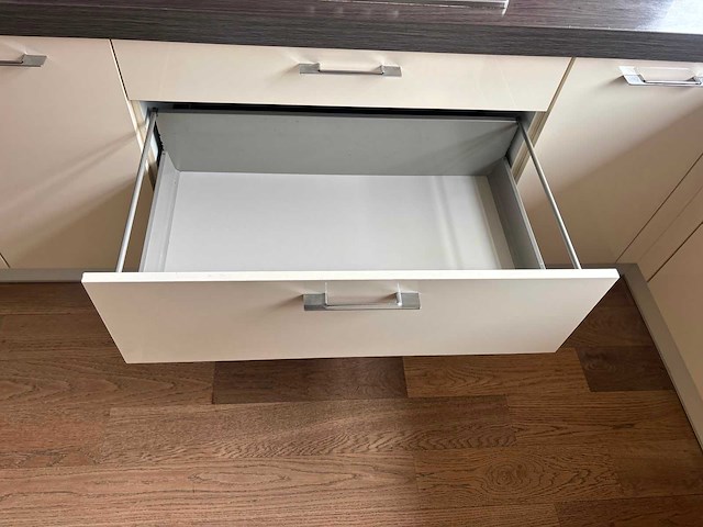 Keuken met apparatuur - afbeelding 8 van  23