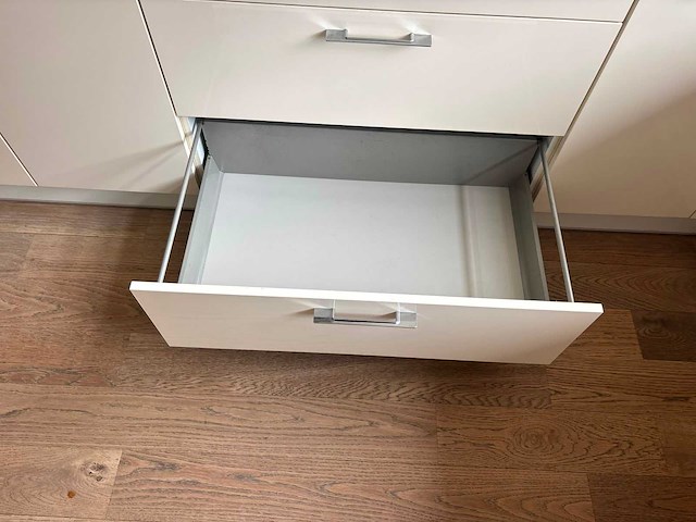 Keuken met apparatuur - afbeelding 9 van  23