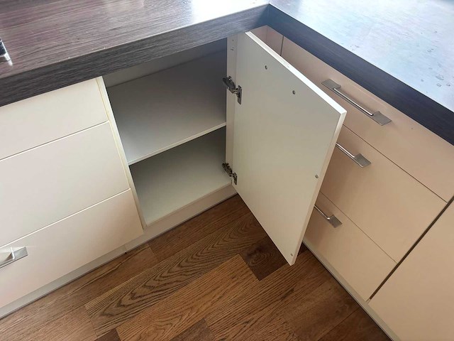 Keuken met apparatuur - afbeelding 10 van  23