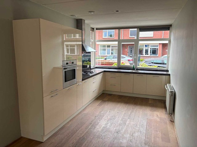 Keuken met apparatuur - afbeelding 1 van  23
