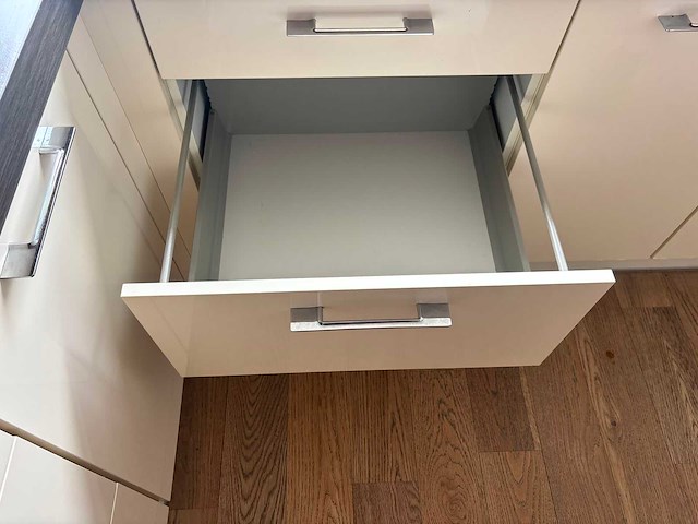 Keuken met apparatuur - afbeelding 13 van  23
