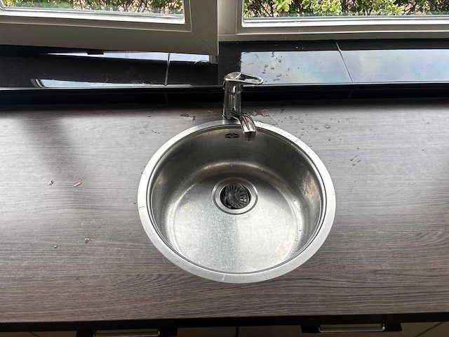 Keuken met apparatuur - afbeelding 15 van  23