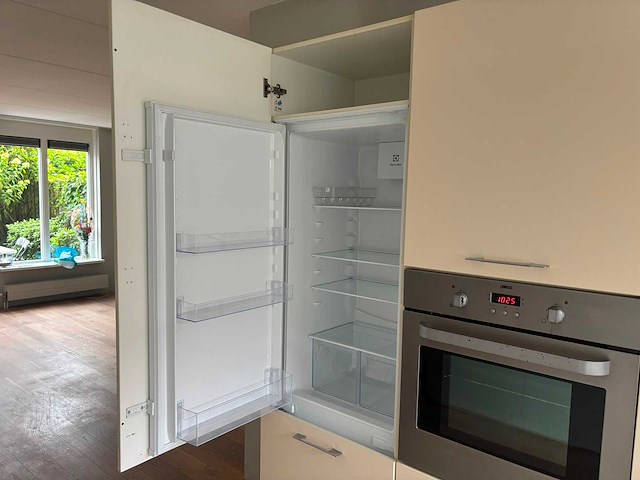 Keuken met apparatuur - afbeelding 12 van  23