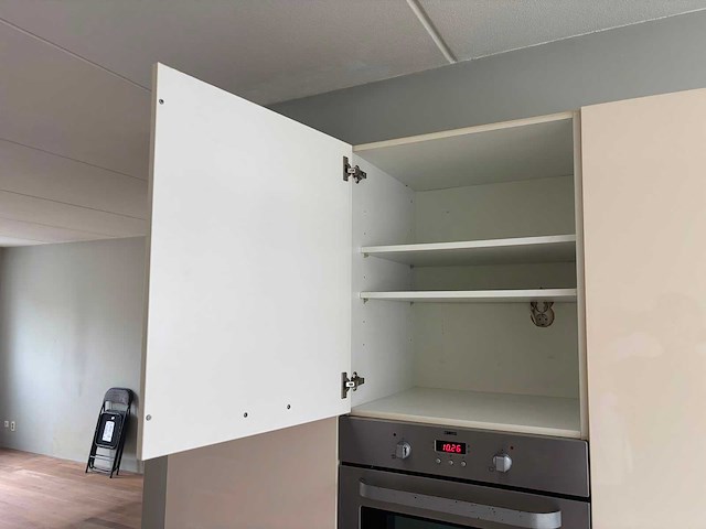 Keuken met apparatuur - afbeelding 19 van  23