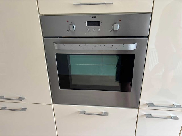 Keuken met apparatuur - afbeelding 20 van  23