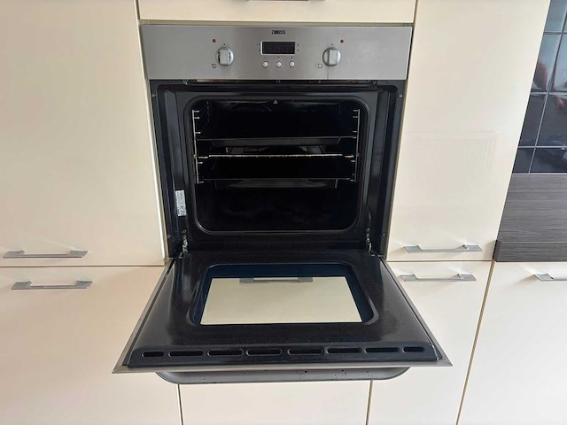 Keuken met apparatuur - afbeelding 21 van  23