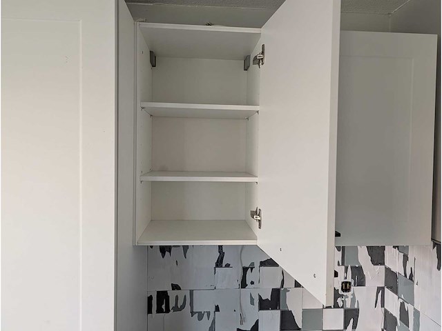 Keuken met apparatuur - afbeelding 4 van  6