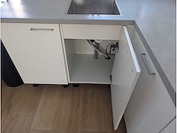 Keuken met apparatuur - afbeelding 17 van  21