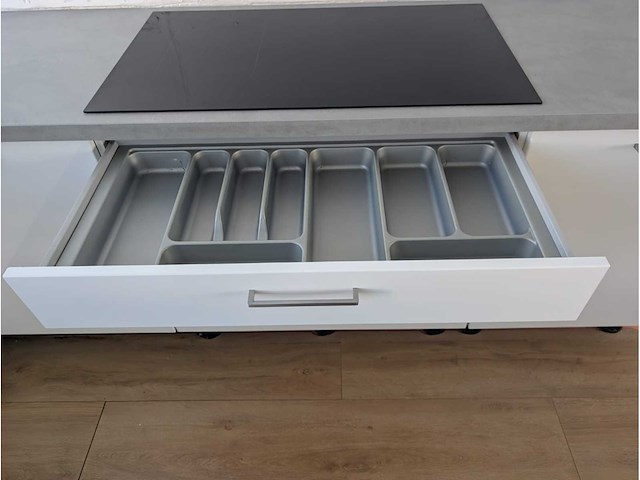 Keuken met apparatuur - afbeelding 20 van  21