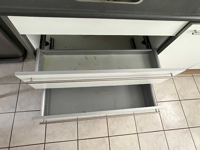Keuken met apparatuur - afbeelding 2 van  35