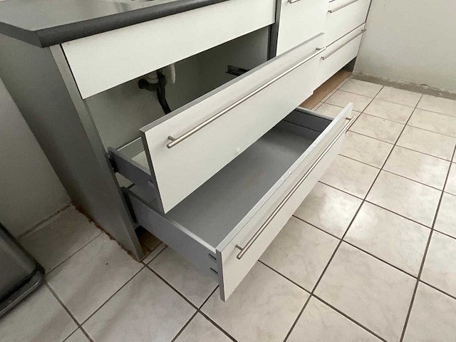 Keuken met apparatuur - afbeelding 3 van  35