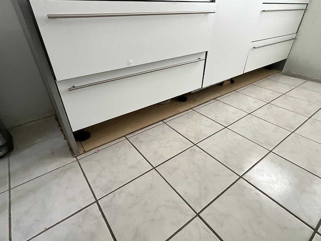 Keuken met apparatuur - afbeelding 4 van  35