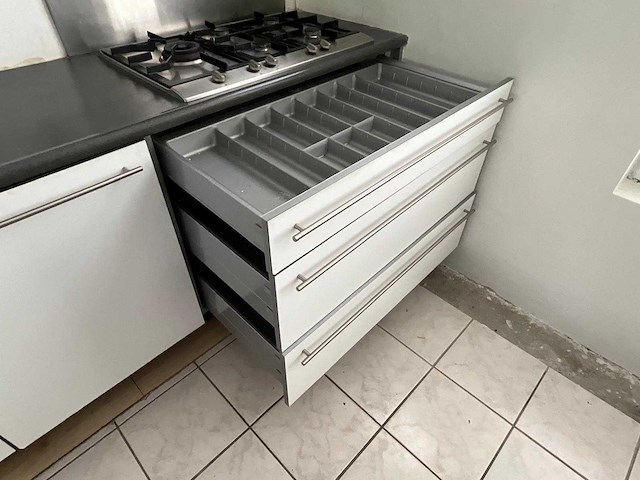 Keuken met apparatuur - afbeelding 10 van  35