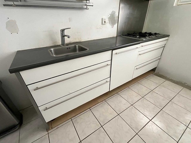 Keuken met apparatuur - afbeelding 33 van  35