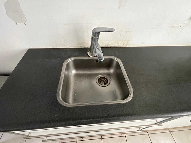 Keuken met apparatuur - afbeelding 34 van  35