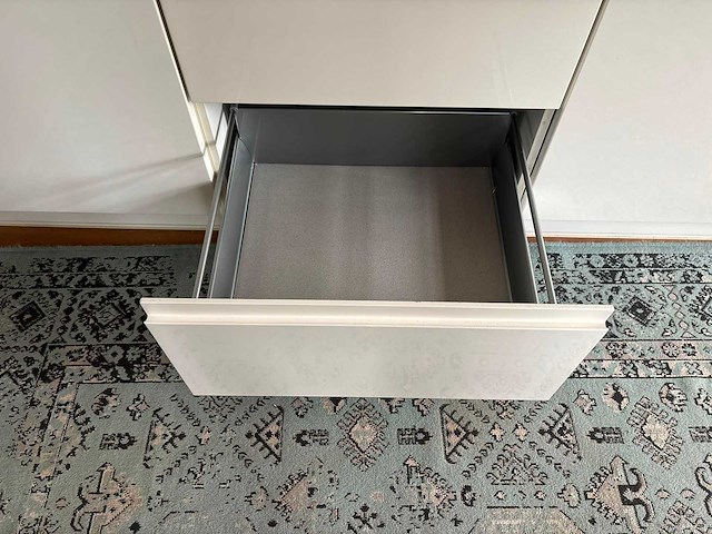 Keuken met apparatuur - afbeelding 2 van  25