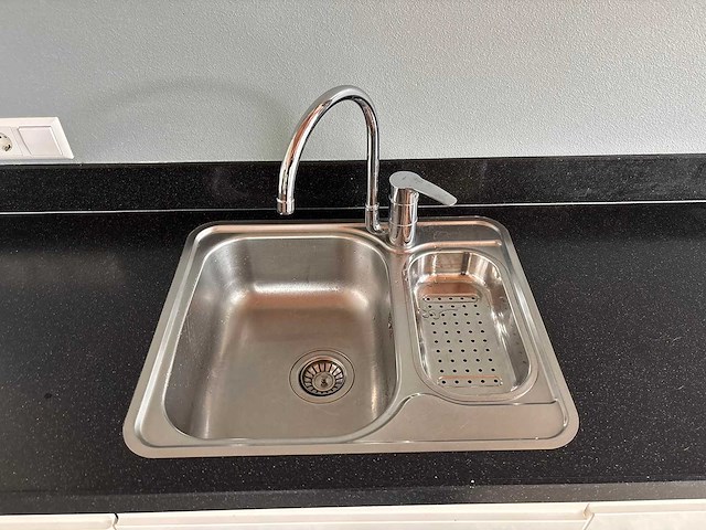 Keuken met apparatuur - afbeelding 3 van  25