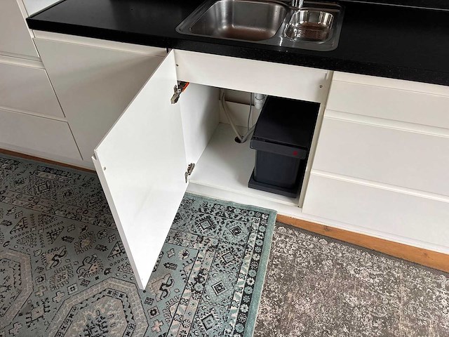 Keuken met apparatuur - afbeelding 4 van  25