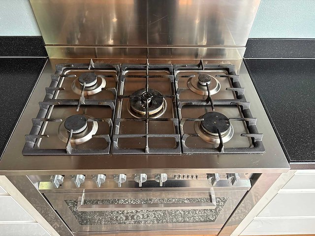 Keuken met apparatuur - afbeelding 10 van  25