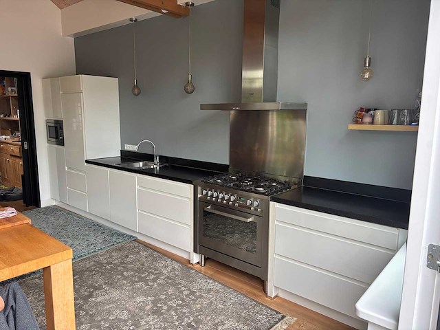Keuken met apparatuur - afbeelding 1 van  25