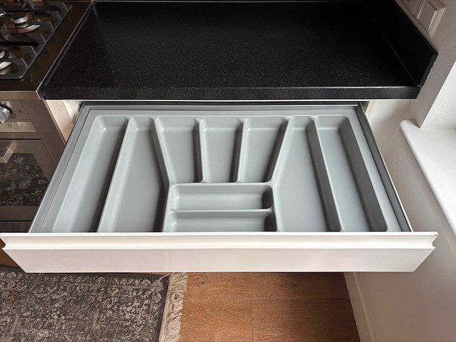 Keuken met apparatuur - afbeelding 15 van  25