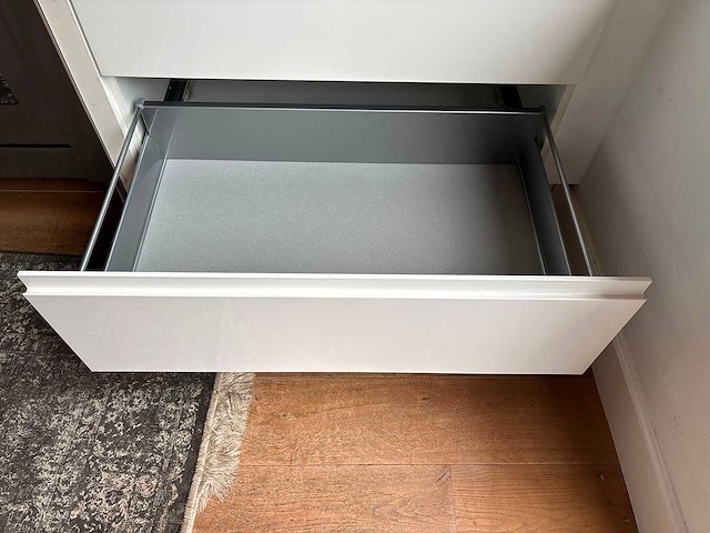 Keuken met apparatuur - afbeelding 17 van  25