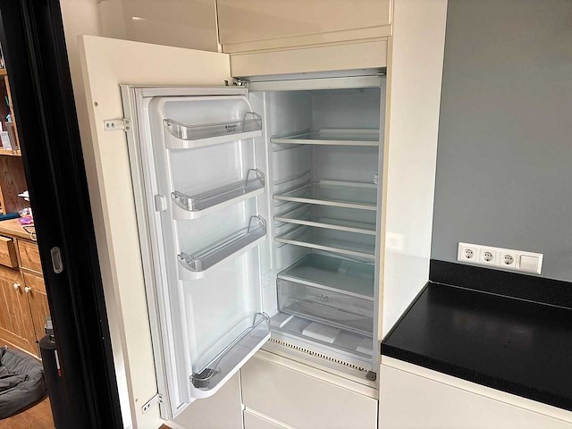 Keuken met apparatuur - afbeelding 24 van  25