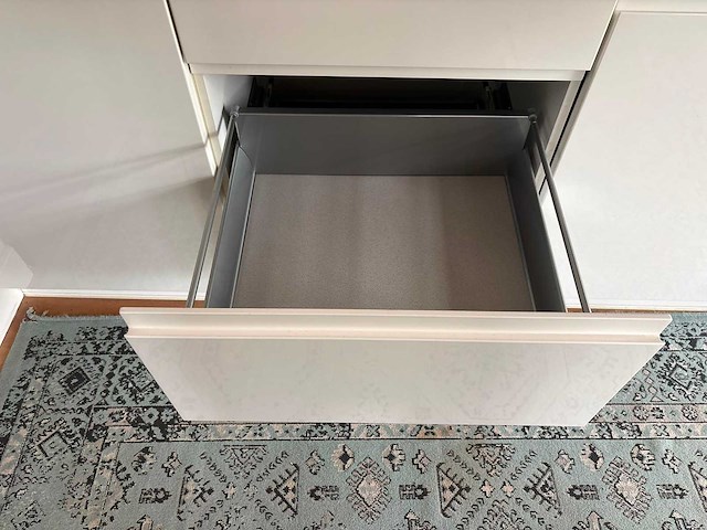 Keuken met apparatuur - afbeelding 25 van  25